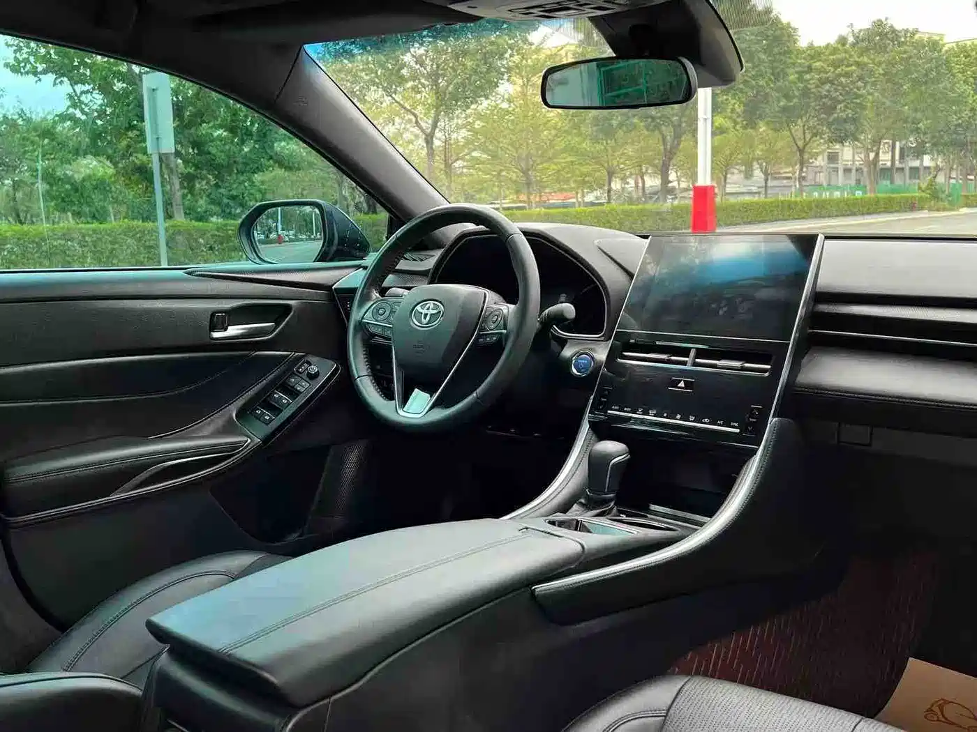 Toyota Avalon 2023 Hybrid 2.5L Luxury Edition фото 11