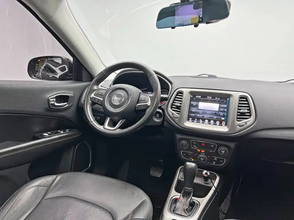 Фото 23 - Jeep Compass