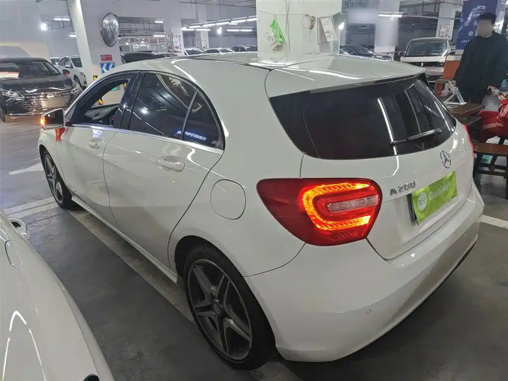 Mercedes-Benz A-Class (Import) 2015 A 200 Fashion фото 5