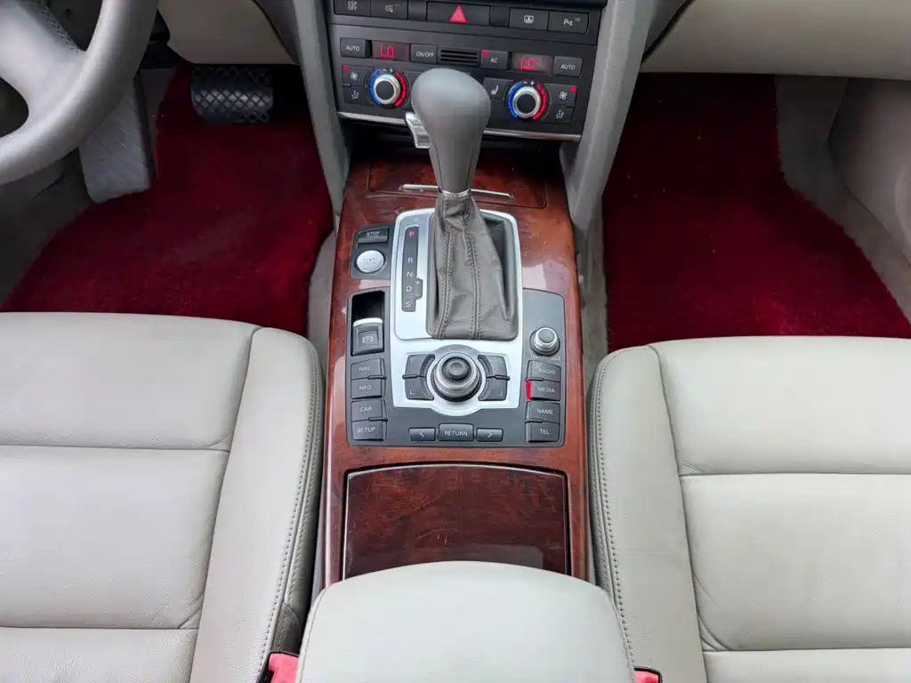 Фото 7 - Audi A6L