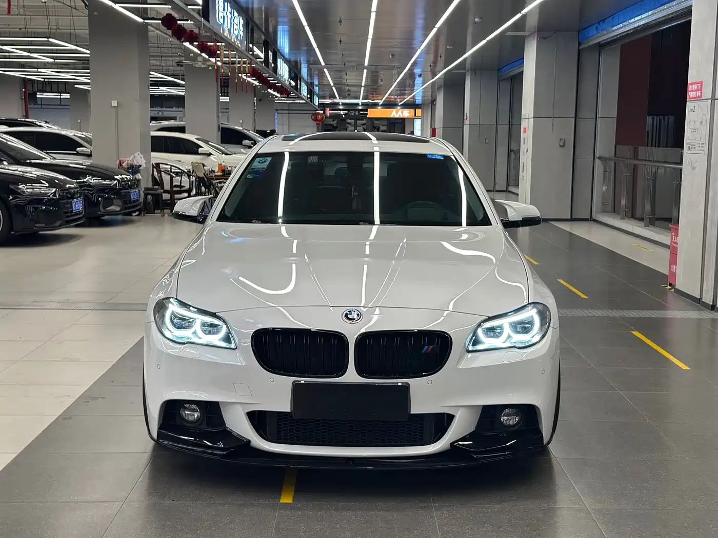 BMW 5 Series 2014 525Li Luxury Design Package фото 2