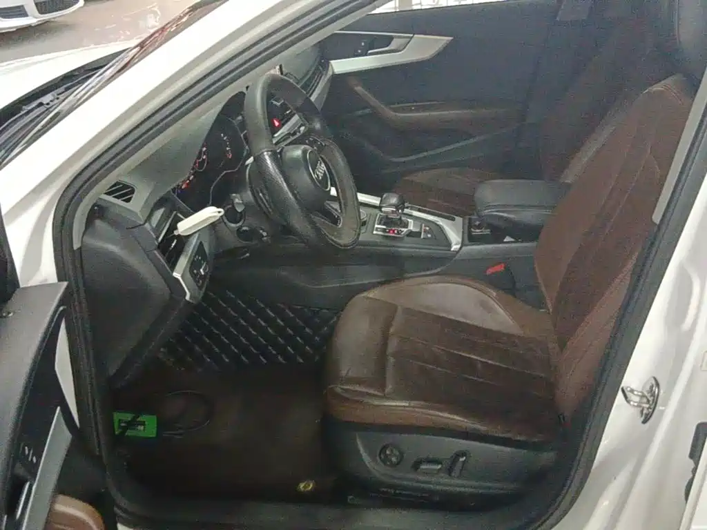 Фото 15 - Audi A4L
