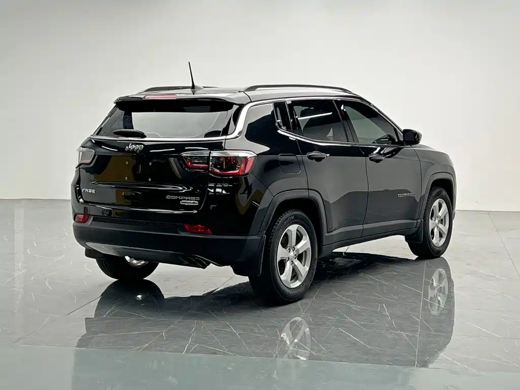 Фото 6 - Jeep Compass