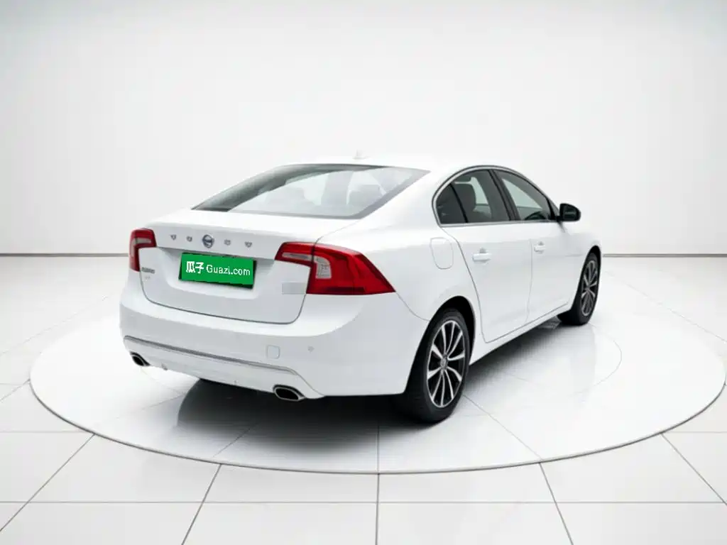 صورة 4 - Volvo S60