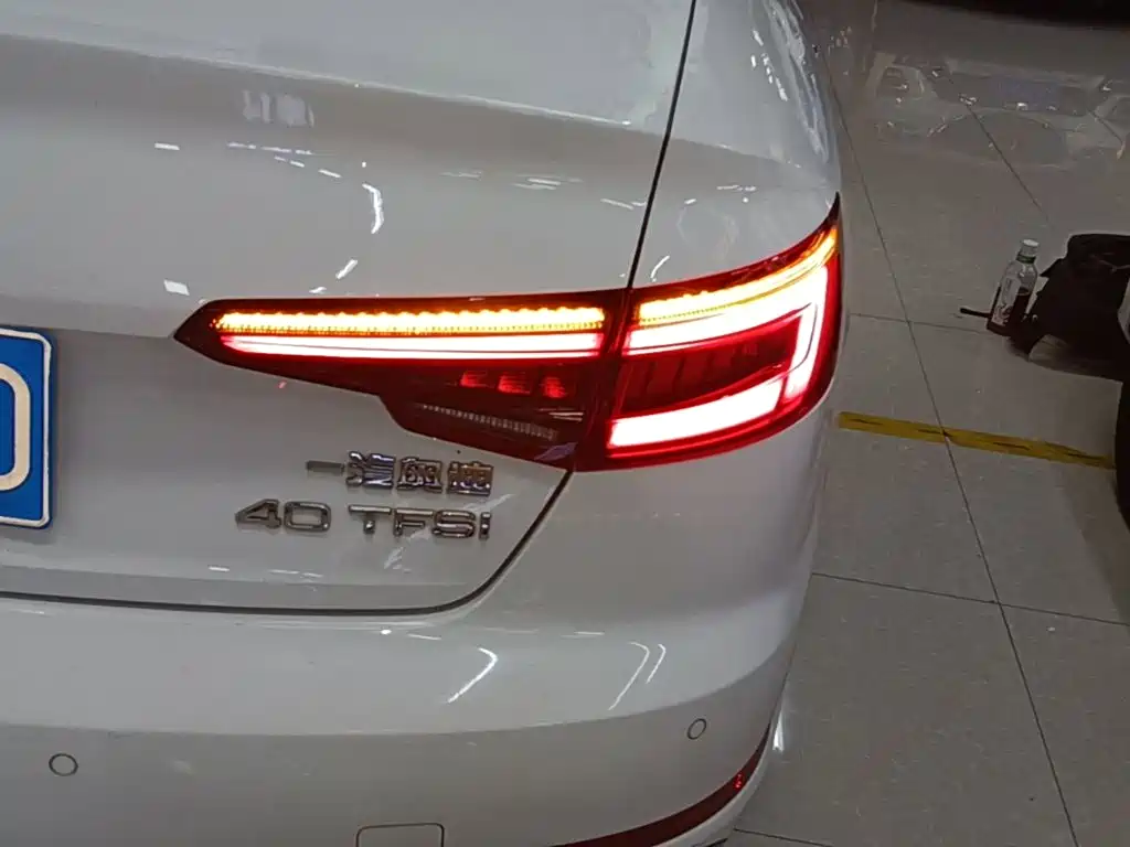 Фото 8 - Audi A4L