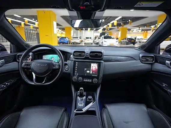 Lynk & Co 03 2021 2.0TD Auto Jin Plus фото 6