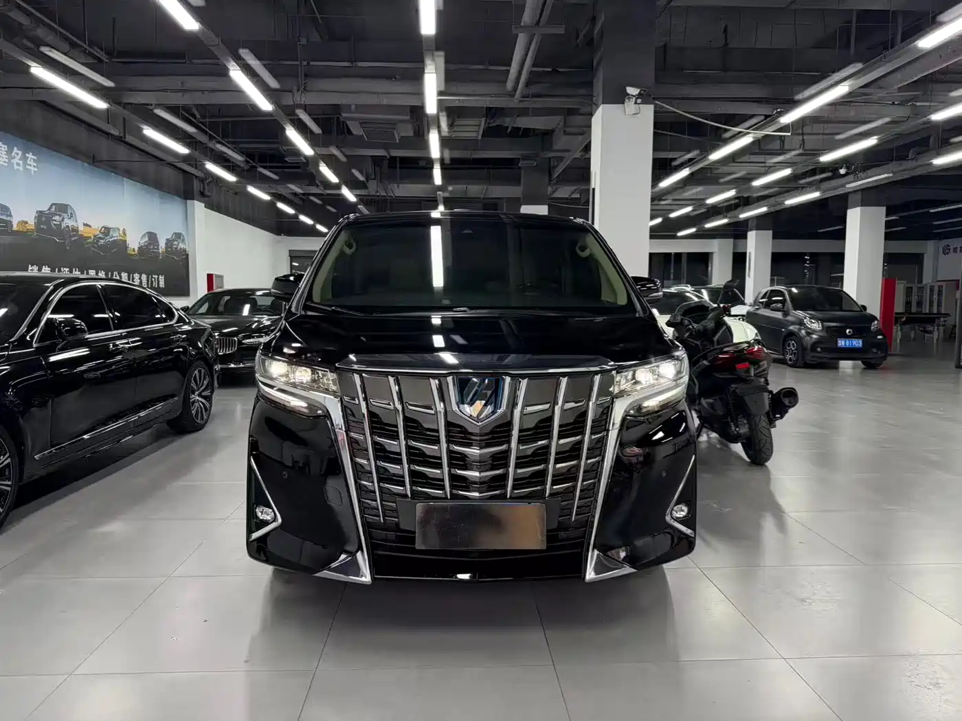 Toyota Alphard 2021 Hybrid 2.5L Luxury фото 2