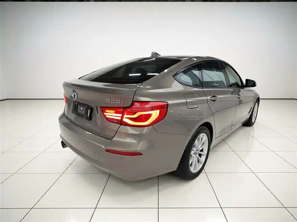 BMW 3 Series GT 2017 320i Fashion фото 7
