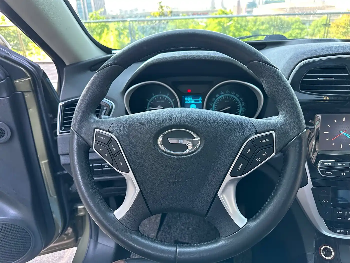 GAC Trumpchi Trumpchi GS5 Super 2015 2.0L Automatic 2WD Luxury Navigation Edition фото 15