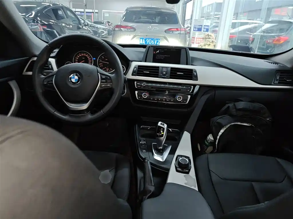 BMW 3 Series GT 2017 320i Fashion фото 10
