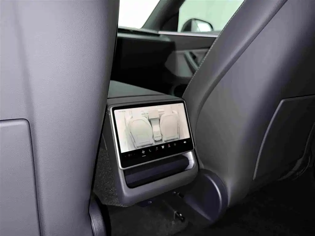 Tesla Model Y 2026 2025 Rear-Wheel Drive