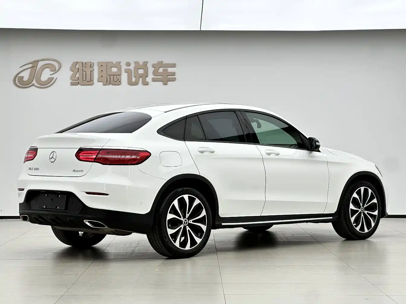 Mercedes-Benz GLC Coupe 2017 GLC 260 4MATIC Coupe SUV фото 4