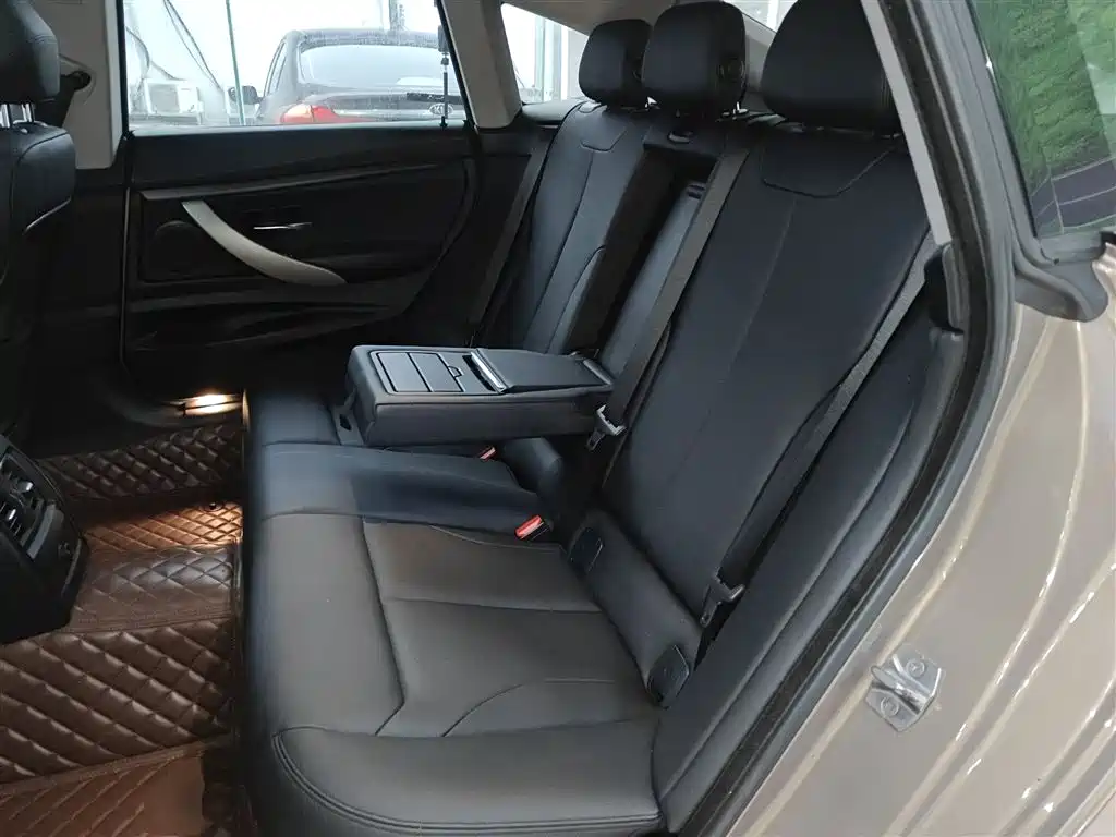 BMW 3 Series GT 2017 320i Fashion фото 17