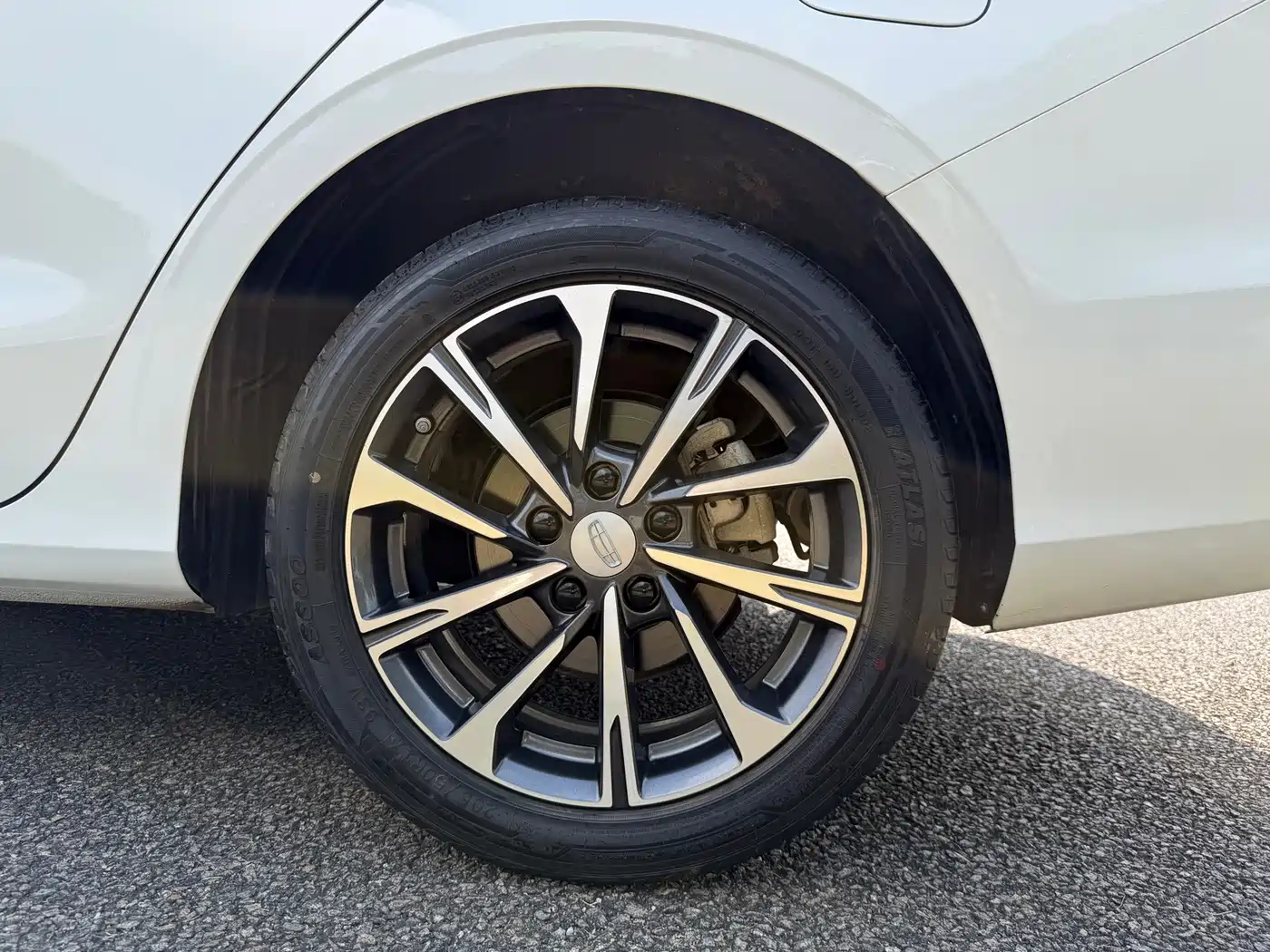 Photo 17 - Geely Emgrand