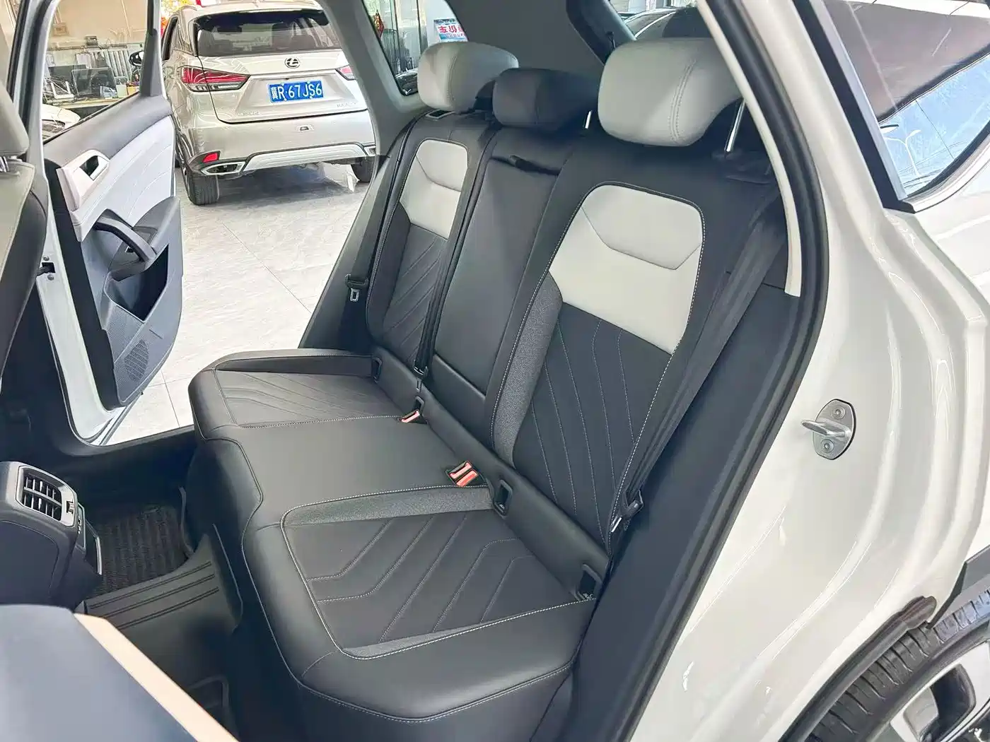 Volkswagen Tharu 2026 2024 300TSI 2WD Full Moon Edition
