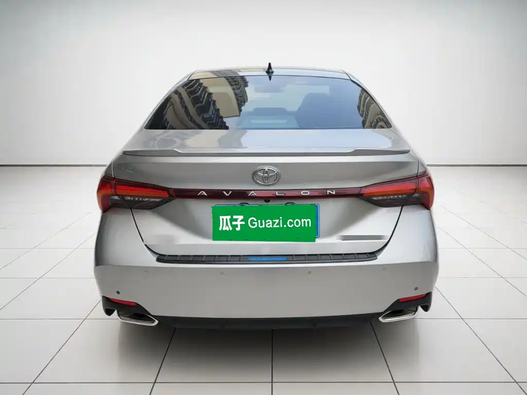 Photo 3 - Toyota Avalon