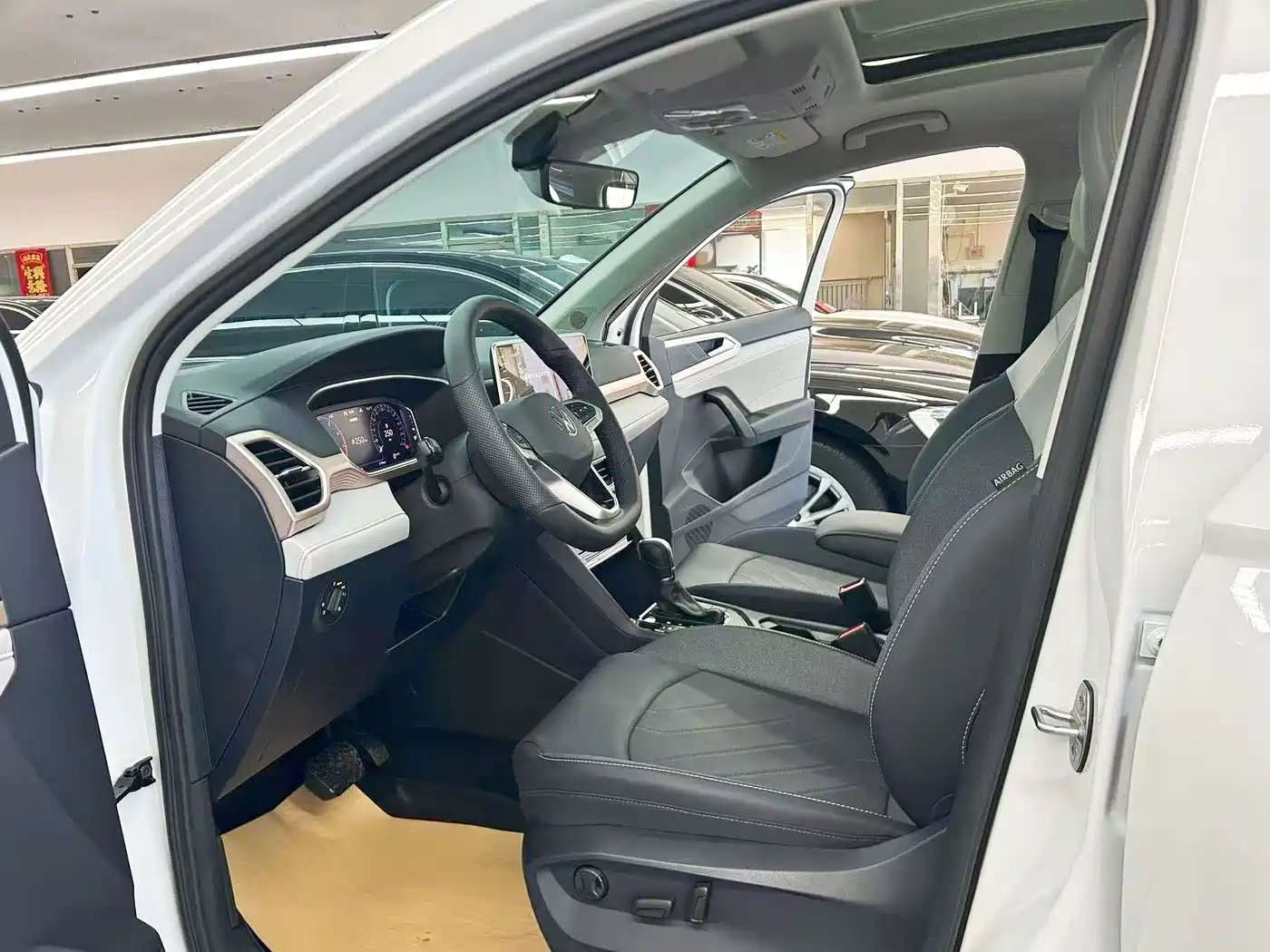 Volkswagen Tharu 2026 2024 300TSI 2WD Full Moon Edition