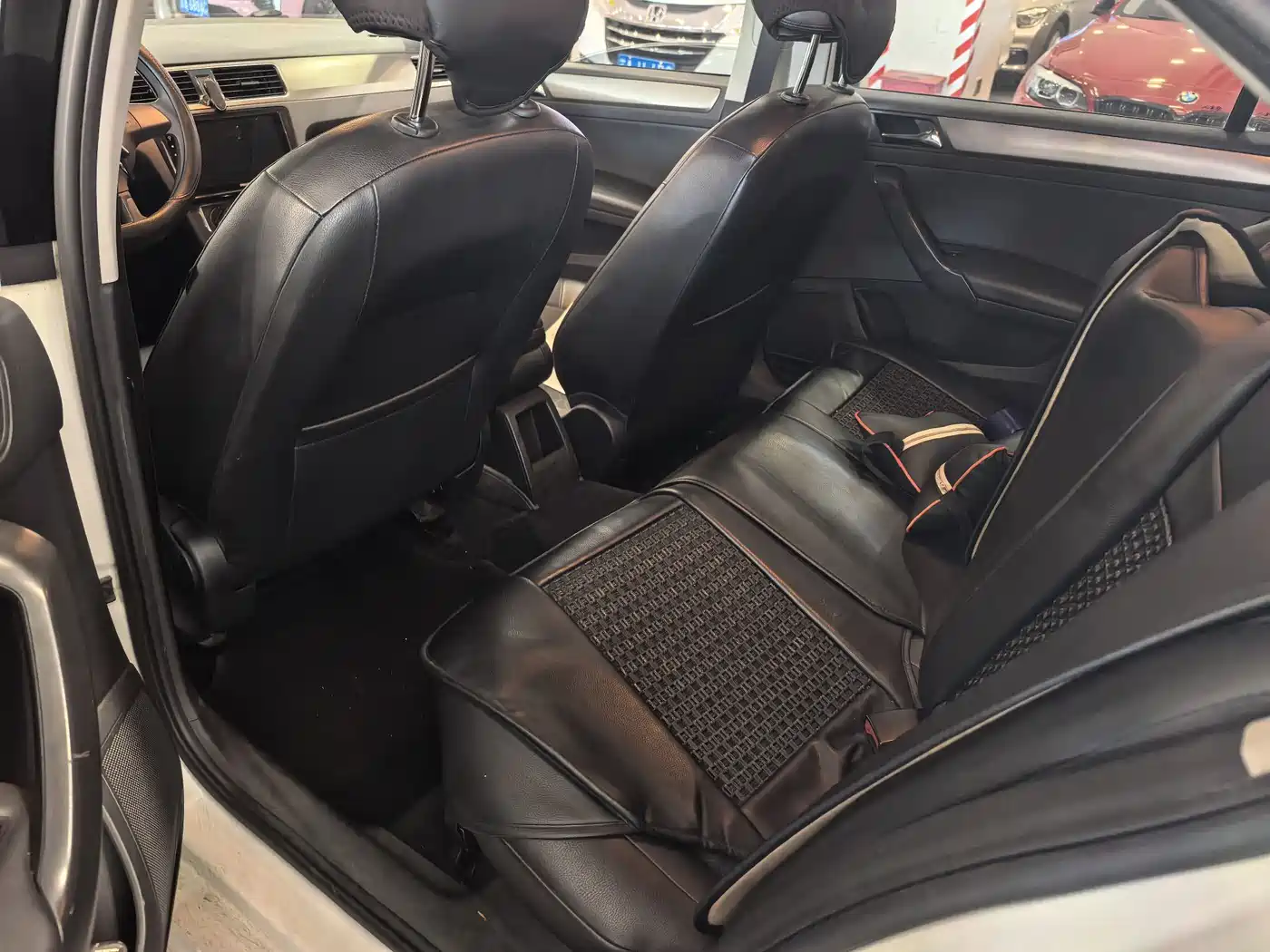 Volkswagen Santana 2015 1.6L Automatic Comfort Edition фото 5