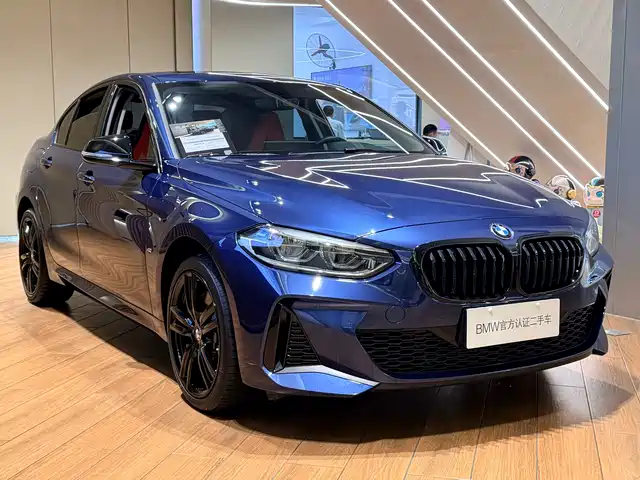 BMW 1 Series 2022 125i M Sport Shadow Edition — фото 3