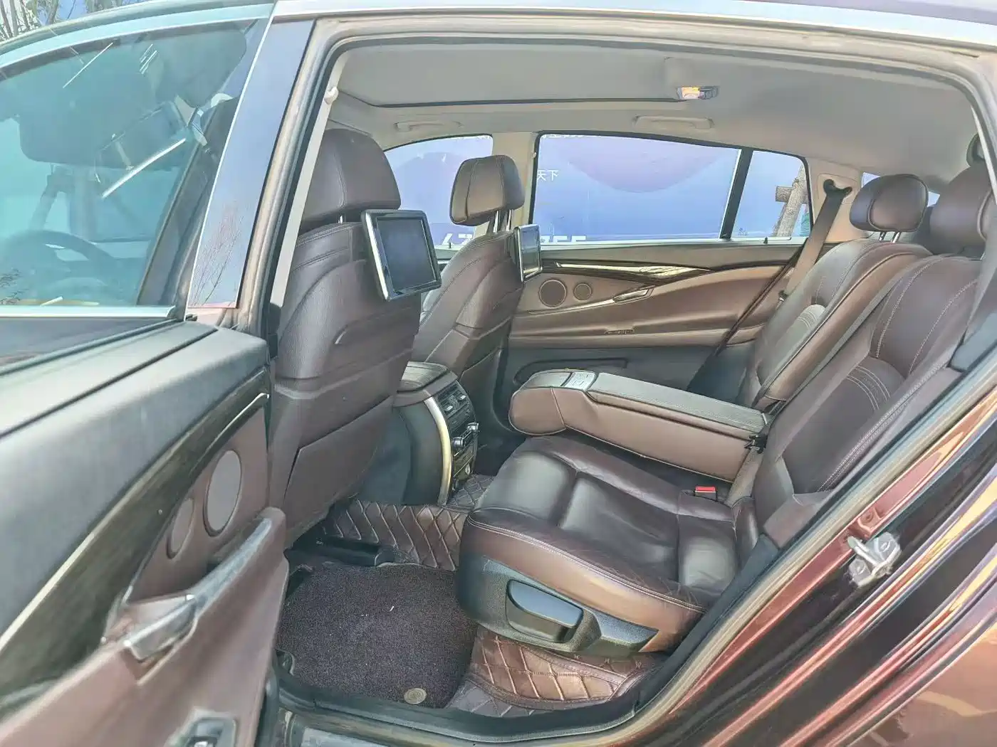 BMW 5 Series GT 2014 535i Luxury фото 6
