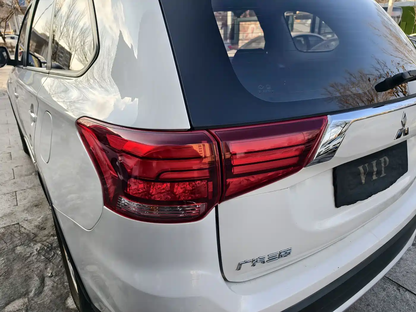 MITSUBISHI OUTLANDER