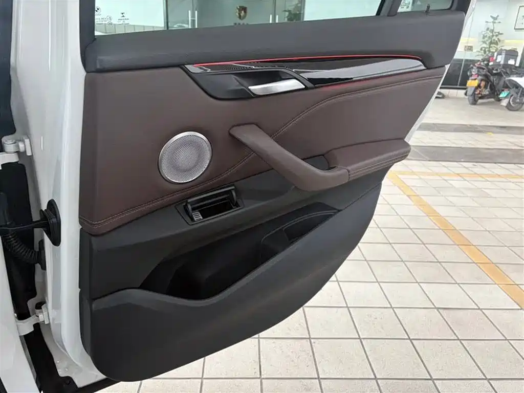 BMW X1 2022 sDrive20Li Premium фото 12