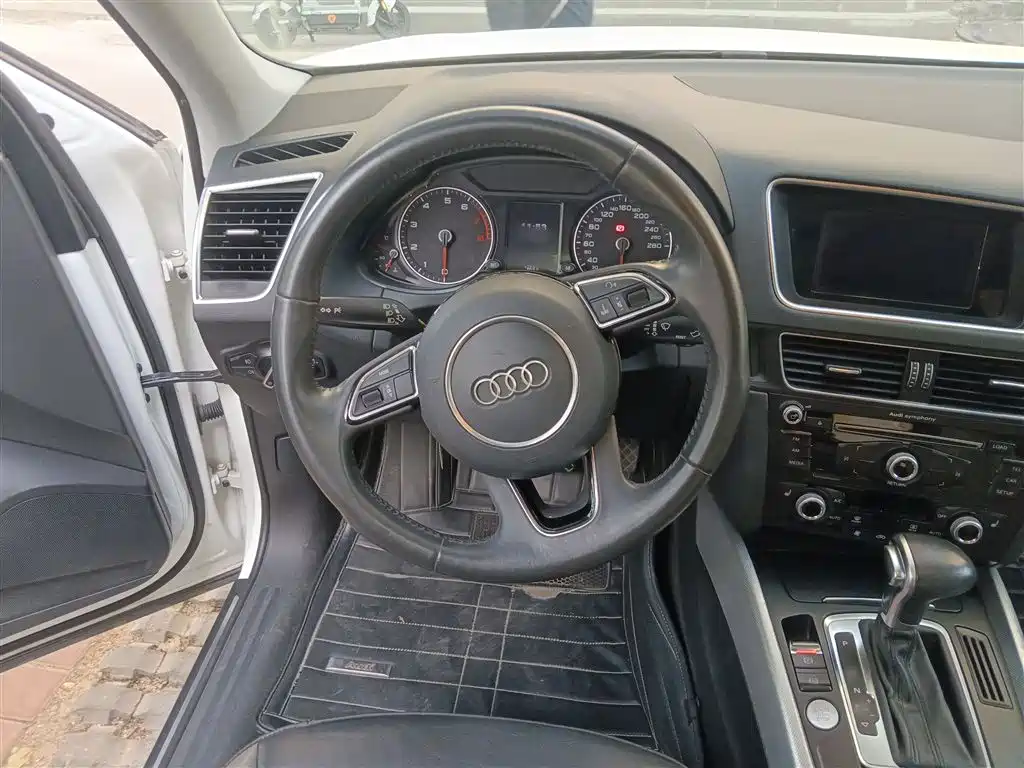 Audi Q5 2017 Plus 40 TFSI Technology фото 3