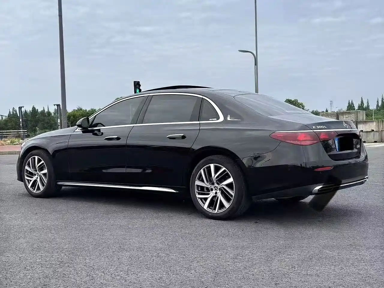 Mercedes-Benz E-Class 2024 E 300 L Fashion фото 8
