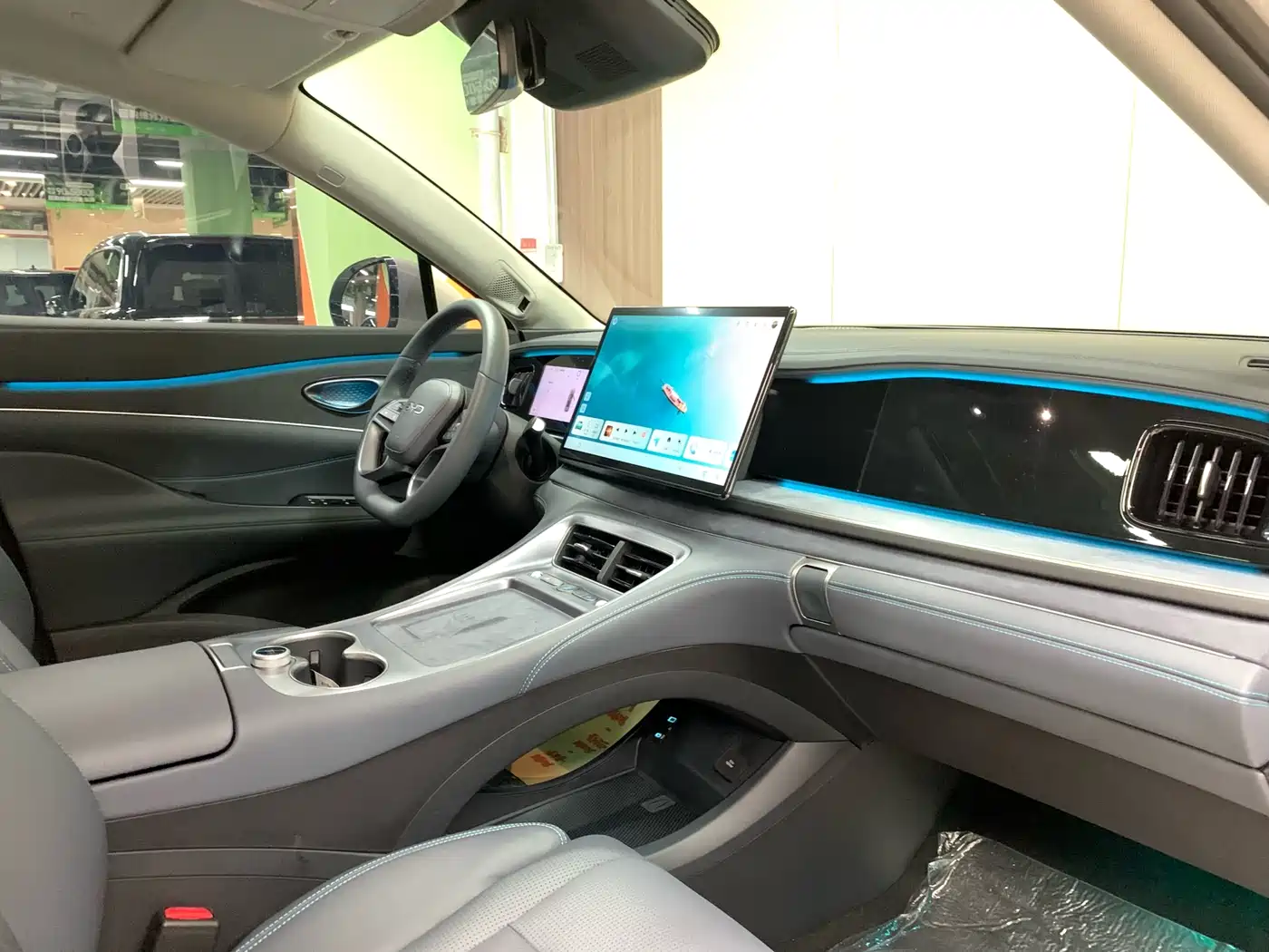 BYD Hai Shi 07 DM-i 2025 150 Pilot+ Edition фото 10