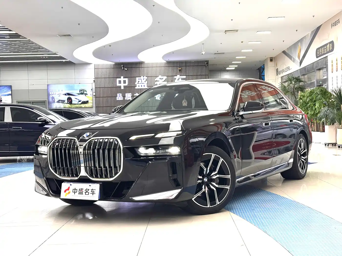 BMW 7 Series 2023 Model 735Li M Sport Package фото 2