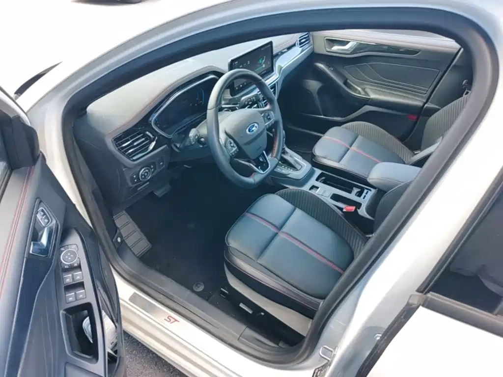 Ford Focus 2023 2022 Sedan EcoBoost 180 Automatic ST Line