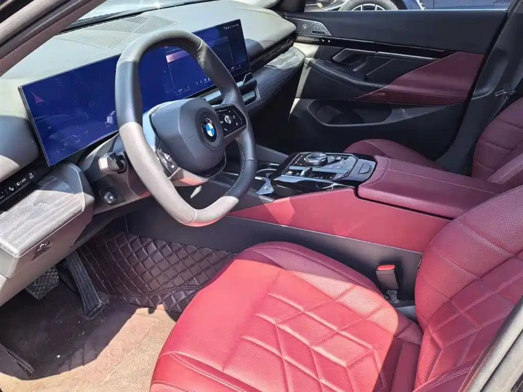 BMW 5 Series 2024 525Li Luxury Package фото 2