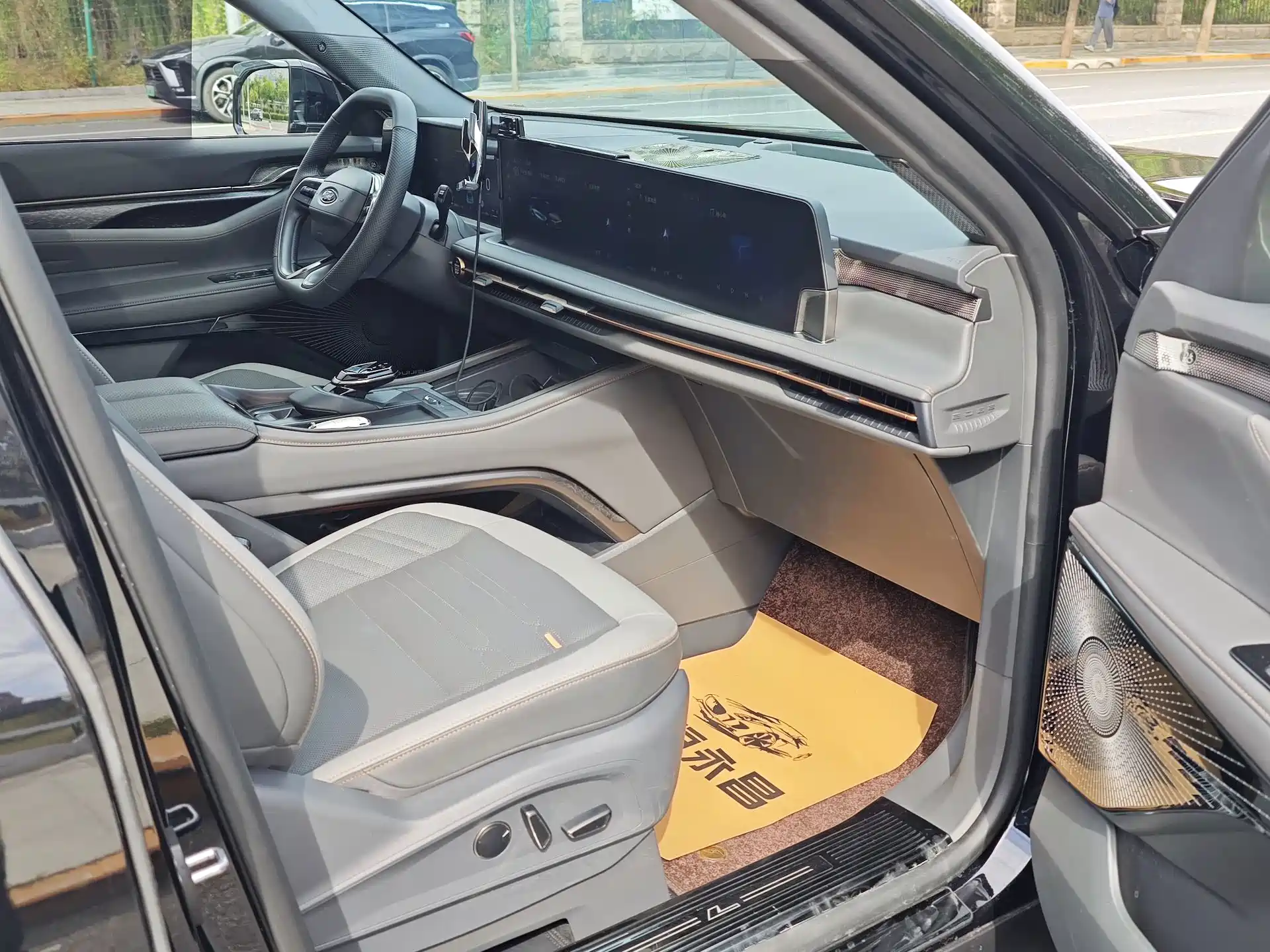Фото 15 - Ford Edge