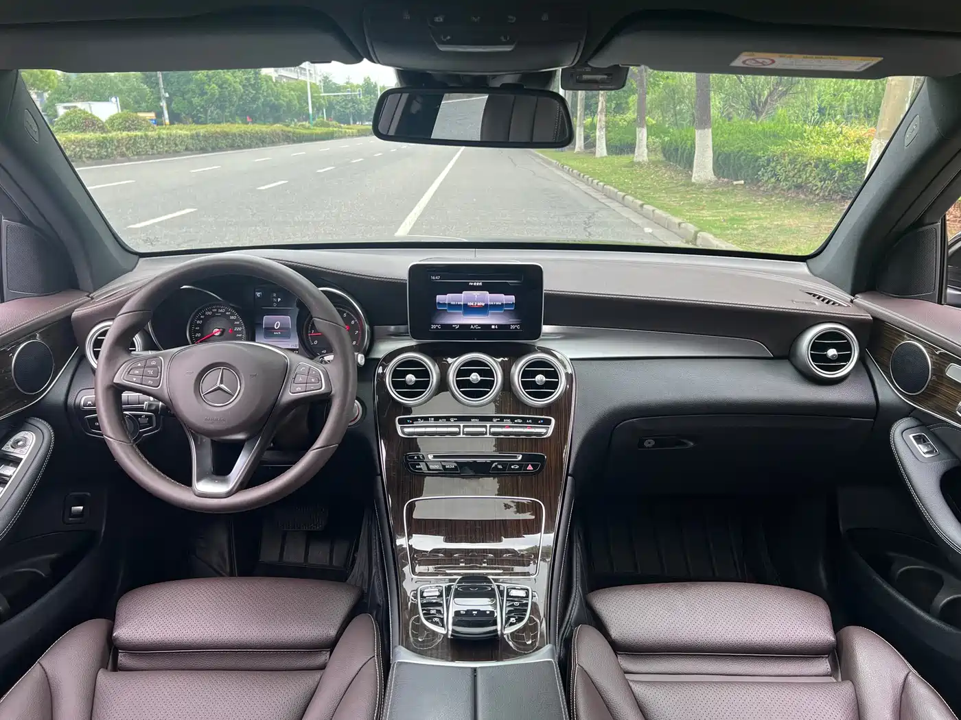 Mercedes-Benz GLC 2018 Facelift GLC 260 4MATIC Luxury фото 10