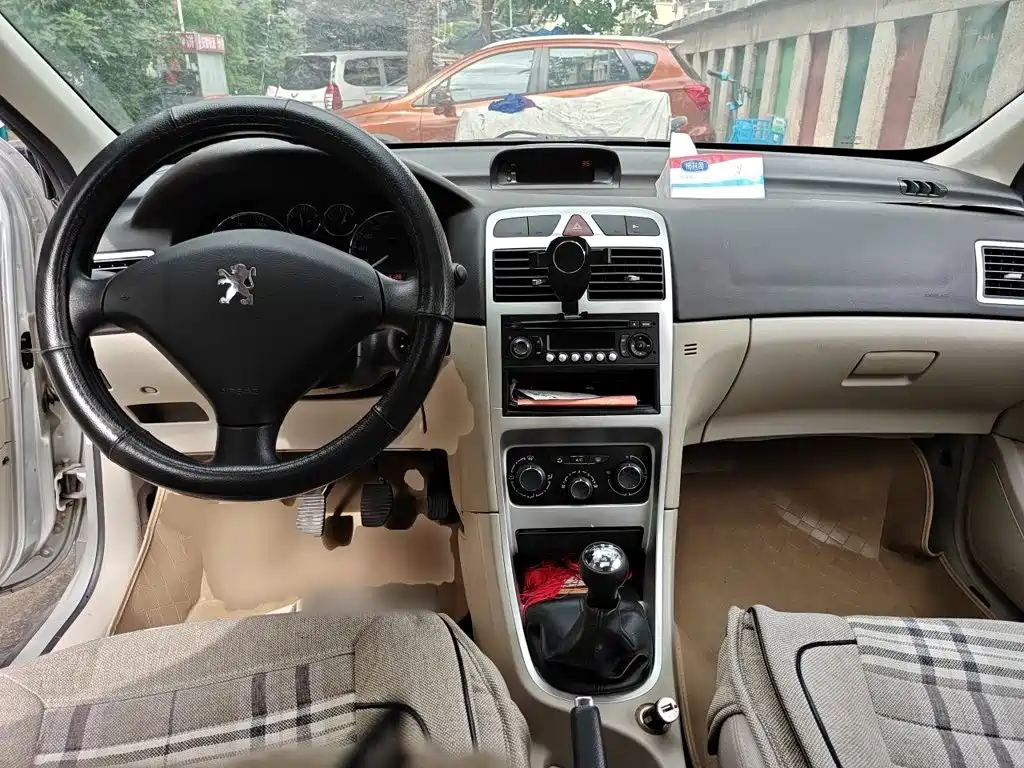Peugeot 307 2014 2013 Hatchback 1.6L Manual Comfort
