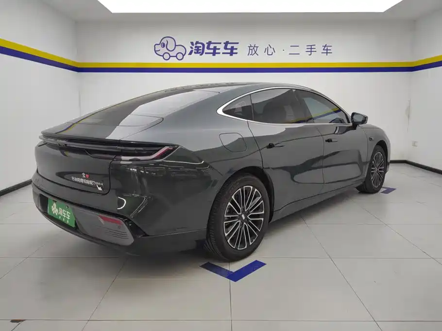 Geely Galaxy Galaxy Xingyao 8 2025 2025 130km EM-i Premium Edition