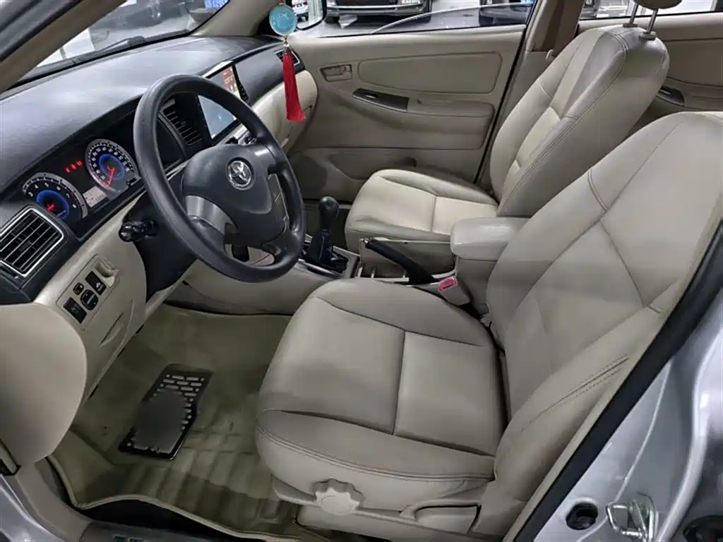 Toyota Corolla 2013 1.6L Manual Luxury Edition фото 10