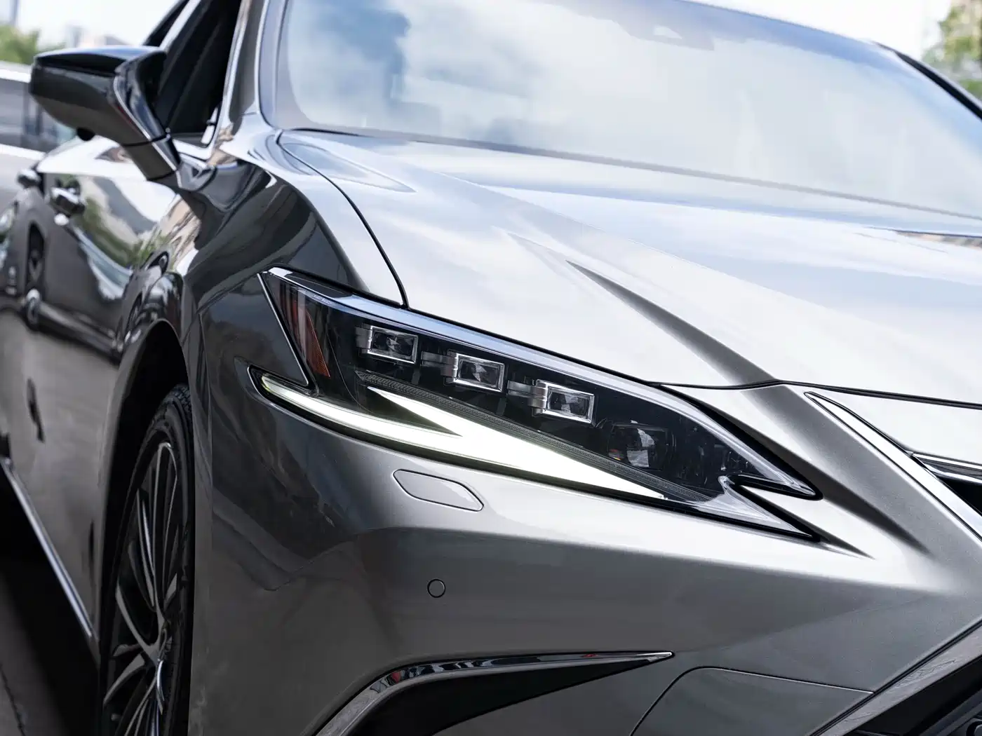 Lexus ES 2022 300h Ultimate Edition фото 6
