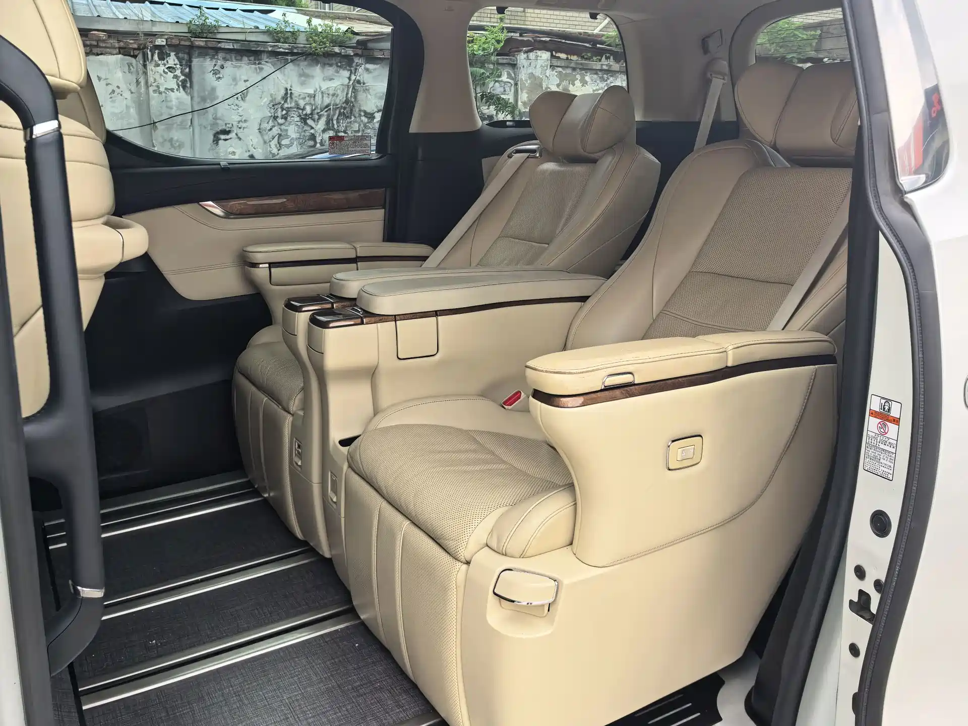 Фото 4 - Toyota Alphard
