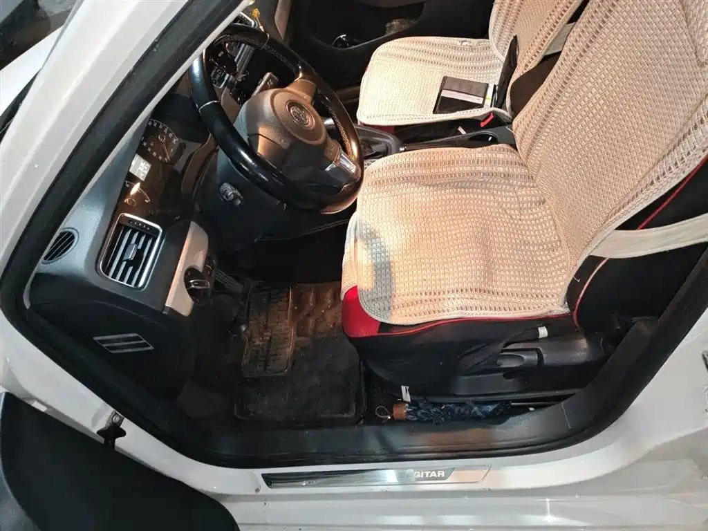 Volkswagen Sagitar 2014 Facelift 1.6L Automatic Leading Version фото 8