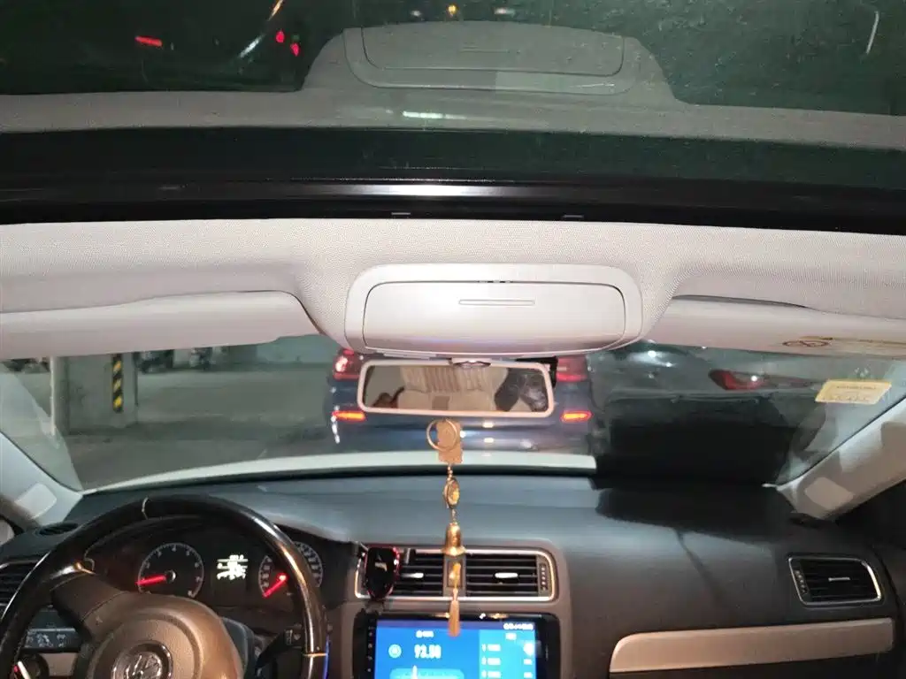 Volkswagen Sagitar 2014 Facelift 1.6L Automatic Leading Version фото 9