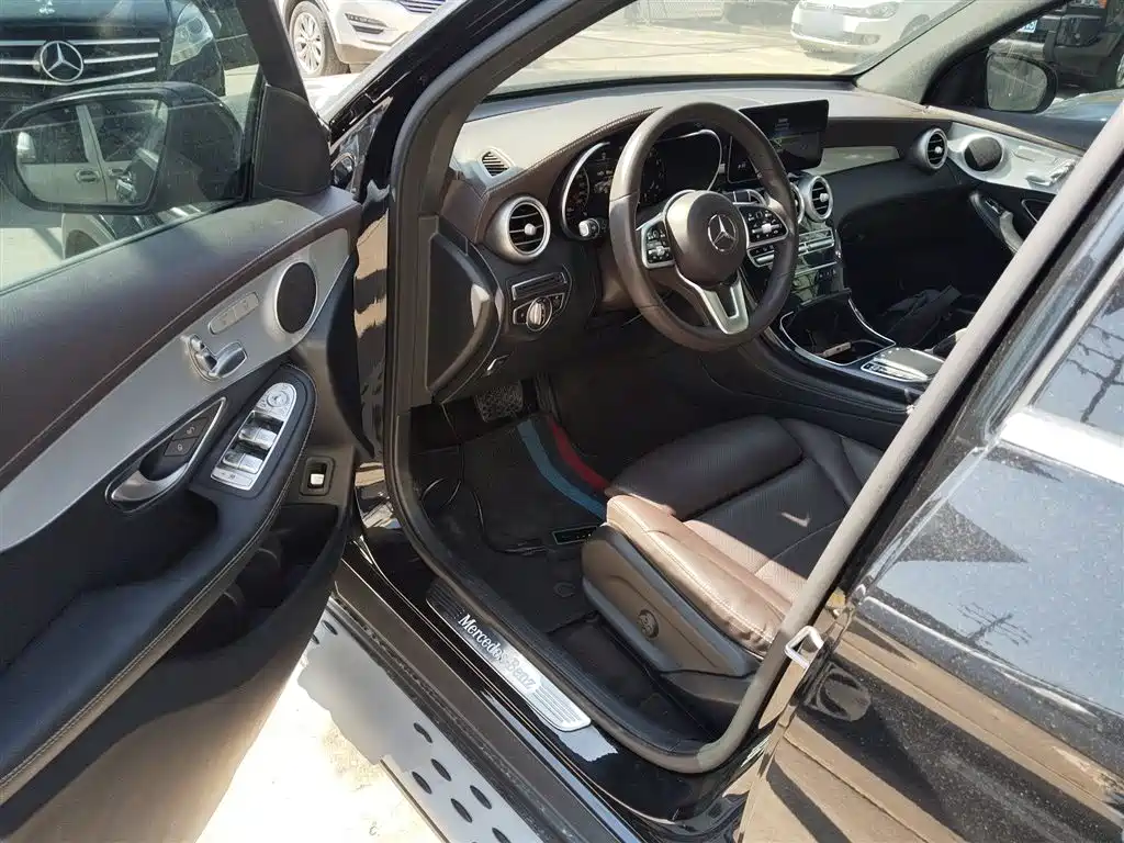 MERCEDES-BENZ GLC