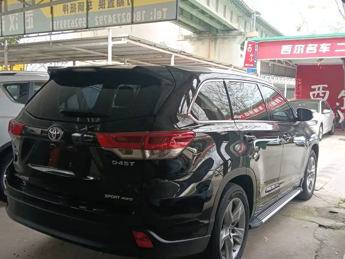 TOYOTA HIGHLANDER