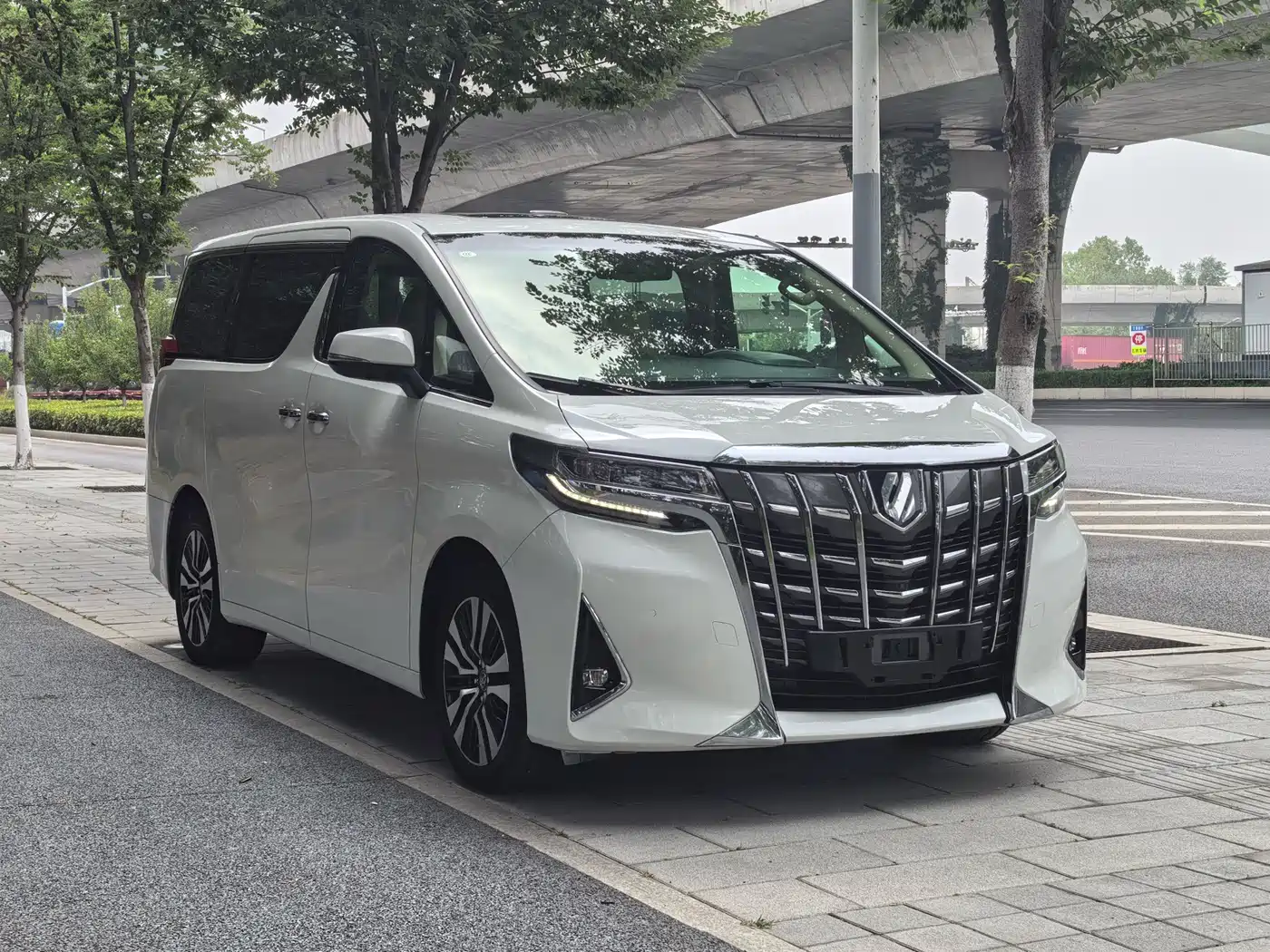 Toyota Alphard 2018 Facelift 3.5L Premium Edition фото 3