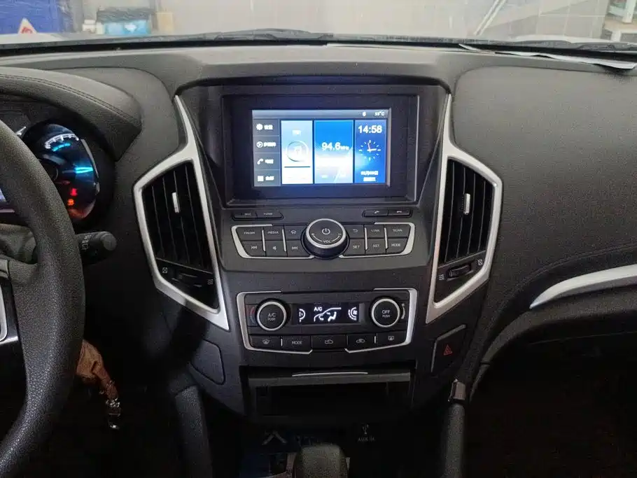 Dongfeng Aeolus Dongfeng Fengshen AX7 2015 2015 2.0L Automatic Smart Joy
