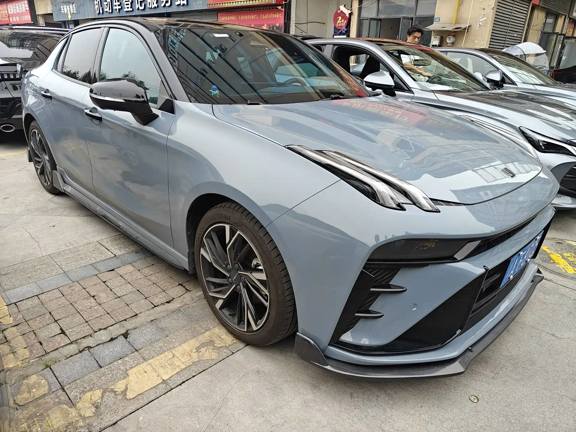 Photo 3 - Lynk & Co 03