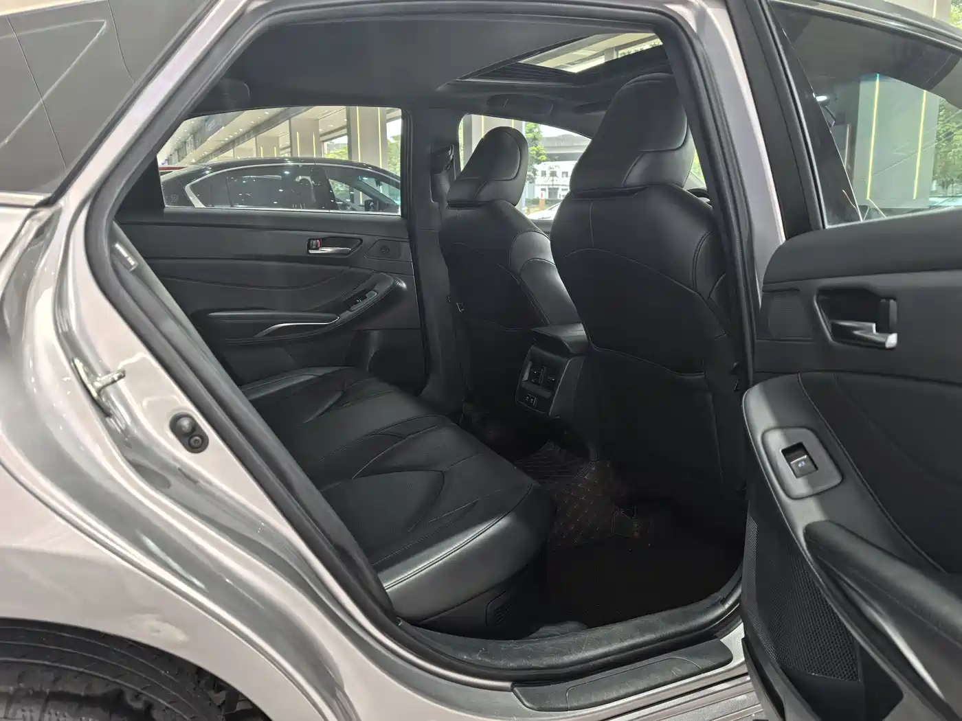 Toyota Avalon 2019 Hybrid 2.5L Luxury Edition China VI фото 8