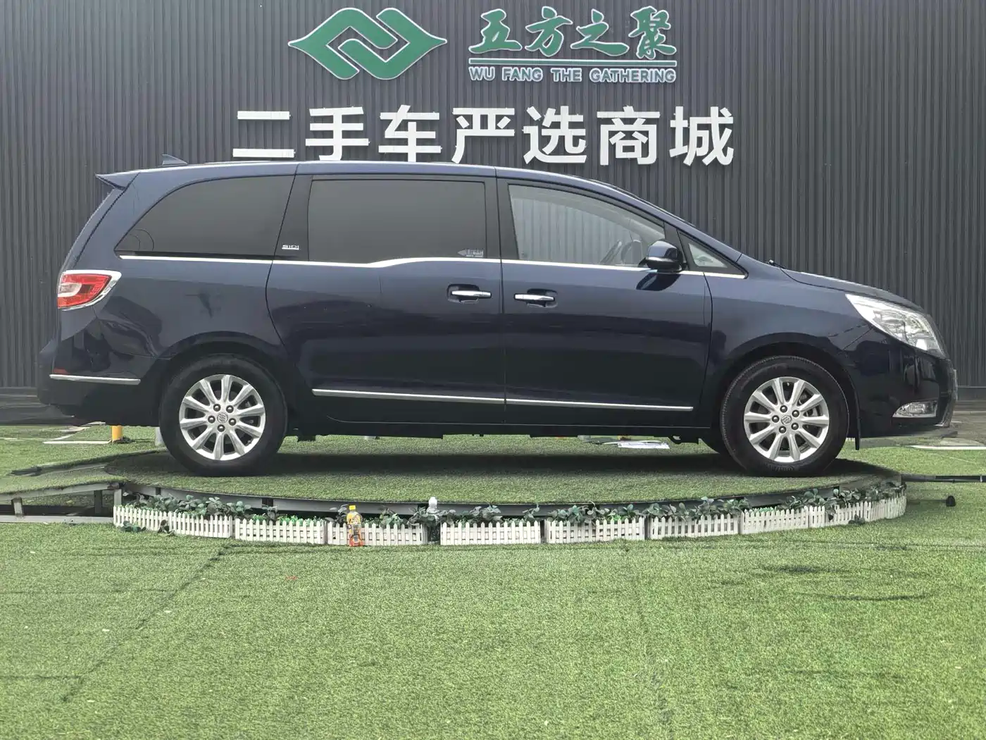 Buick GL8 2011 3.0L XT Luxury Business Flagship фото 4