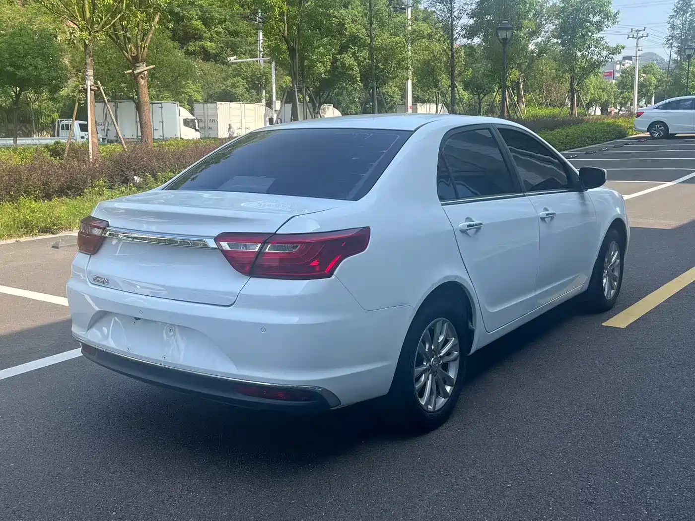 Фото 6 - Geely Vision