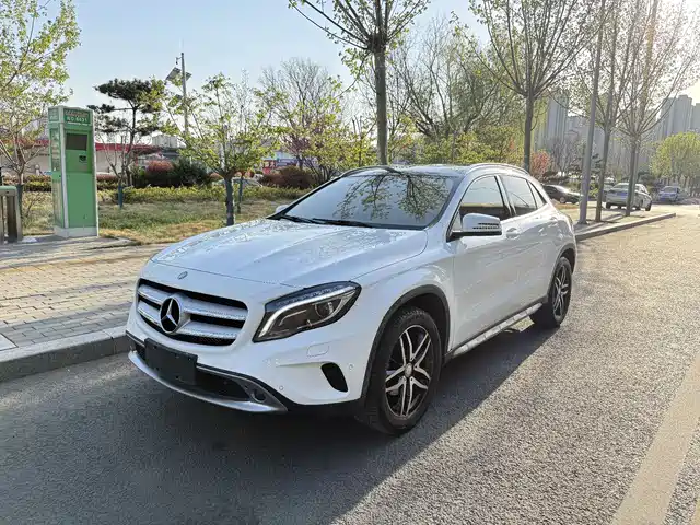 MERCEDES-BENZ GLA